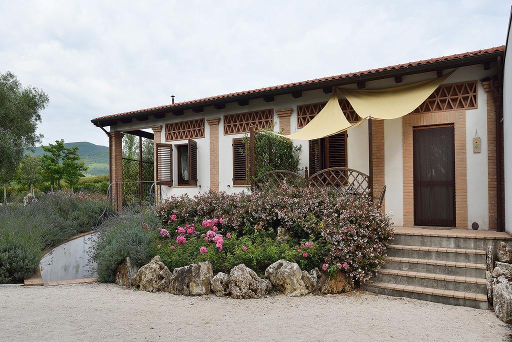 Agriturismo I Granai Crocemaroggia Exterior foto